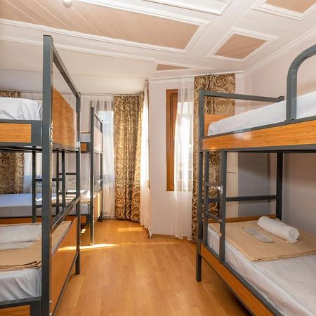 Taksim Wooden House Hostel Estambul Exterior foto
